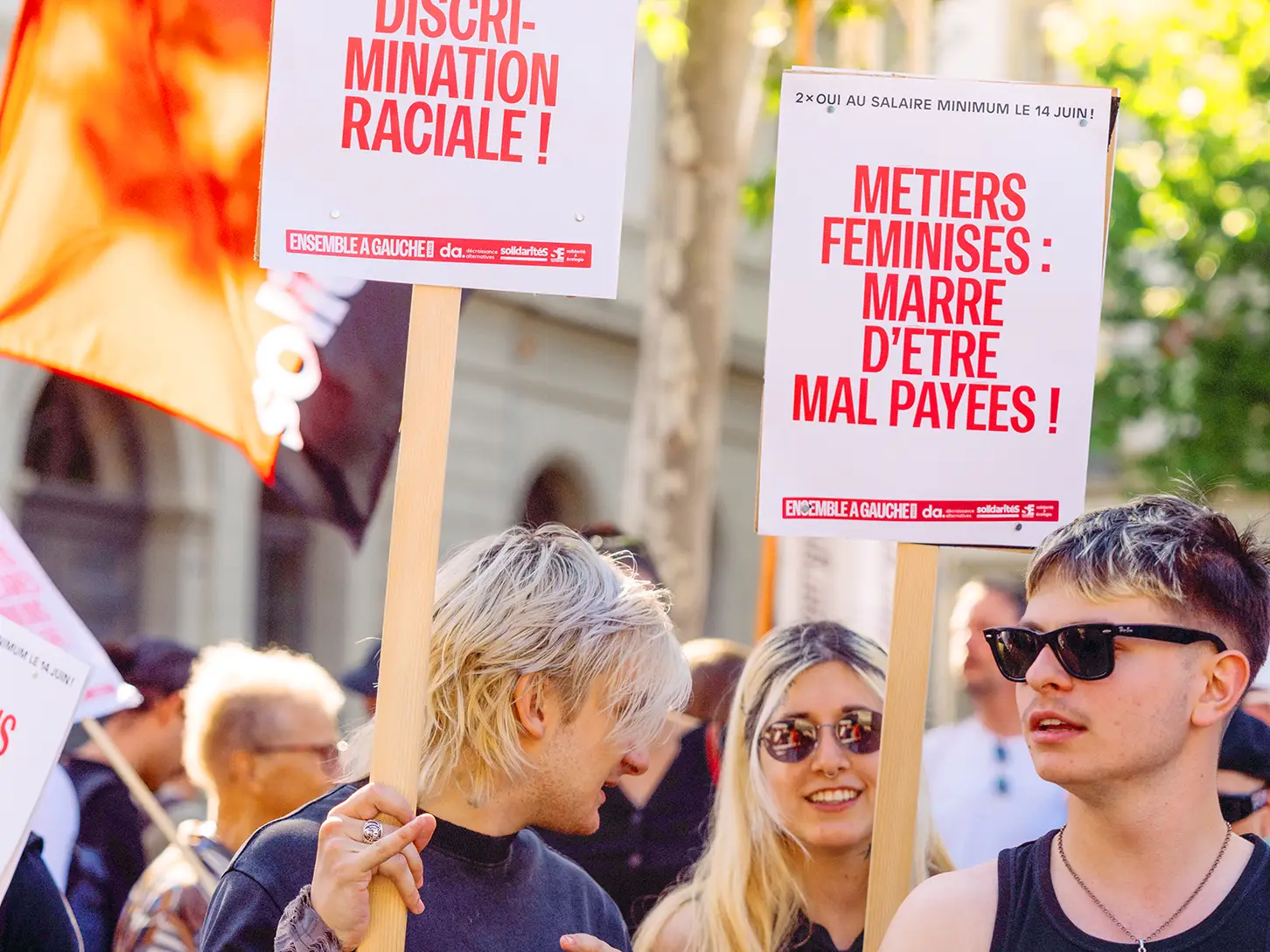 Pancarte “métiers féminisés: marre d’être mal payées!”